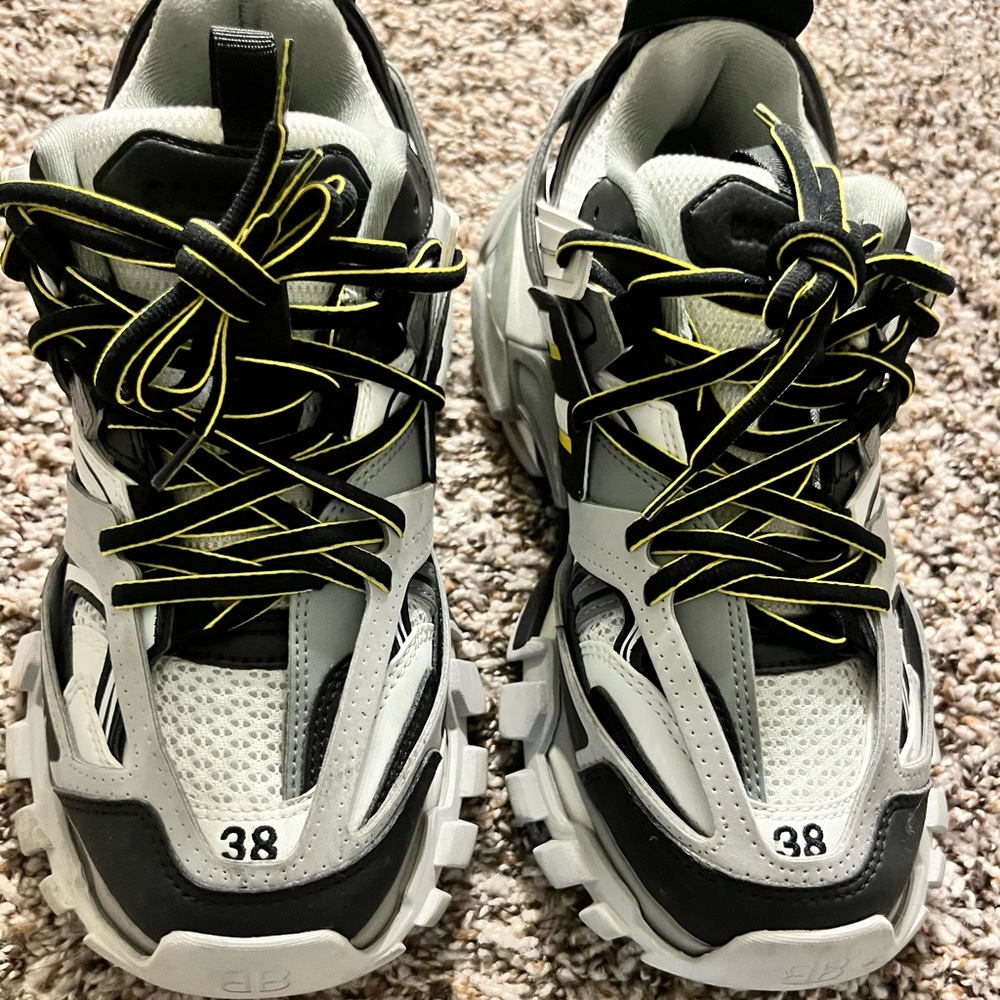 Balenciaga sneakers size 38 slightly worn.